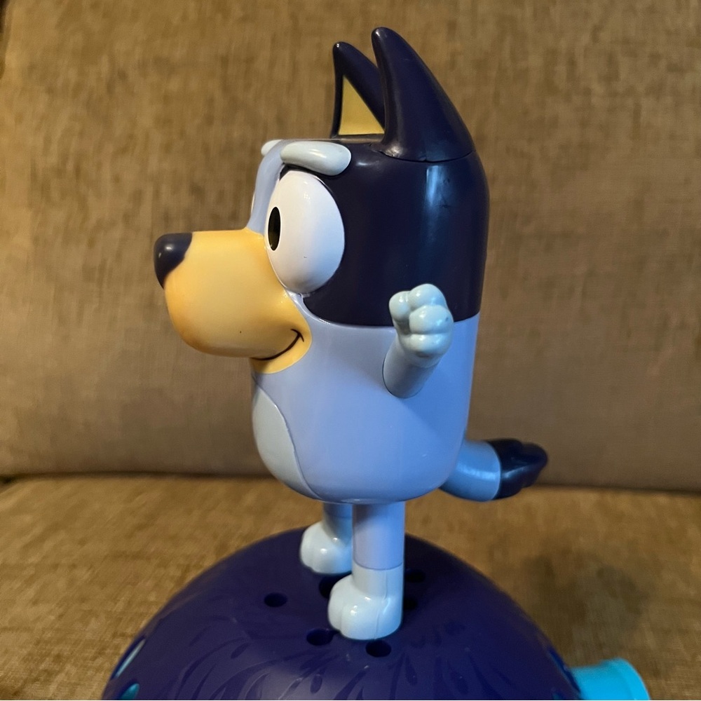 Bluey Spinning Sprinkler NWT - Picture 12 of 13